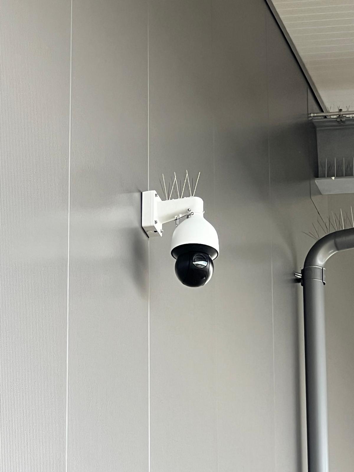 Defendex PTZ Kamera in Industriehalle